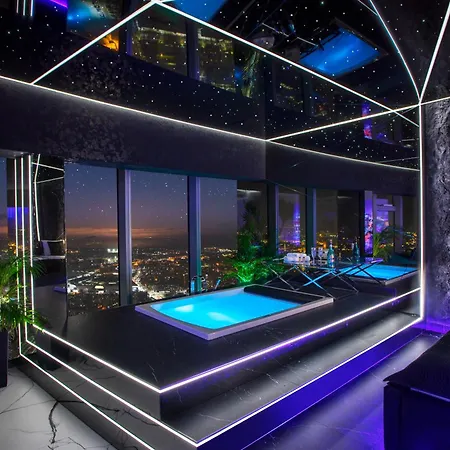 Sky Tower Z Jakuzzi Przy Oknie