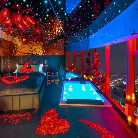 Sky Tower Z Jakuzzi Przy Oknie * Wrocław