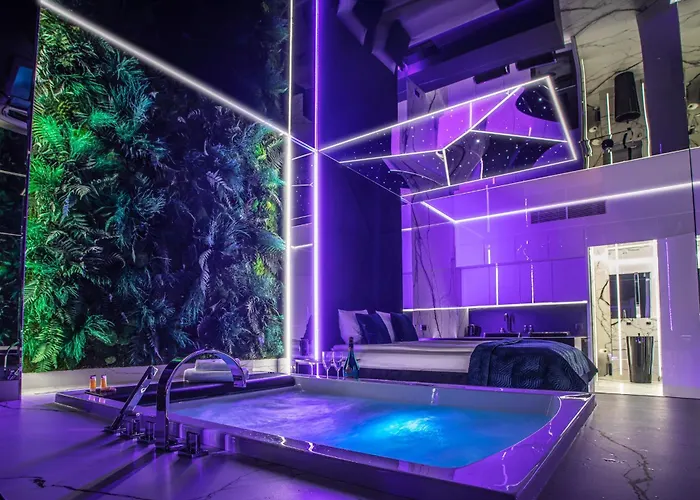 Sky Tower Z Jakuzzi Przy Oknie