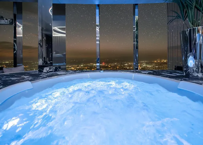 Sky Tower Z Jakuzzi Przy Oknie Wrocław