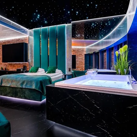 Sky Tower Z Jakuzzi Przy Oknie * ヴロツワフ