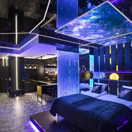 Sky Tower Z Jakuzzi Przy Oknie Apartment *