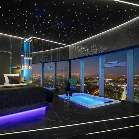 Sky Tower Z Jakuzzi Przy Oknie * ヴロツワフ