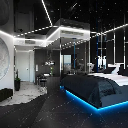 Sky Tower Z Jakuzzi Przy Oknie Apartment