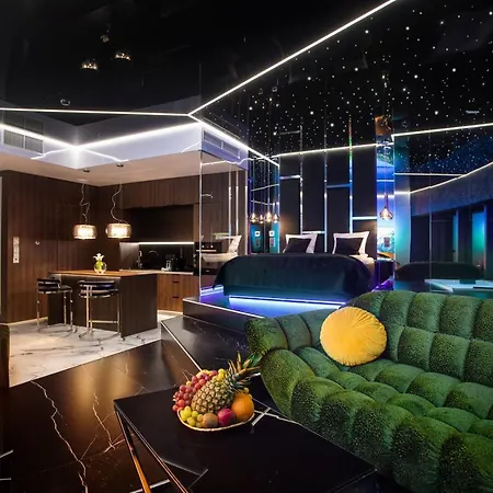 Sky Tower Z Jakuzzi Przy Oknie アパート