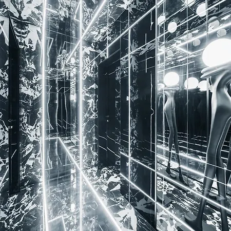 Sky Tower Z Jakuzzi Przy Oknie