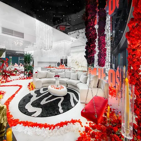 Sky Tower Z Jakuzzi Przy Oknie アパート