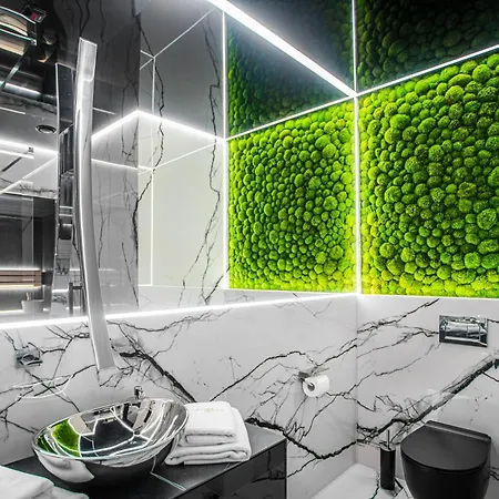 Apartment Sky Tower Z Jakuzzi Przy Oknie