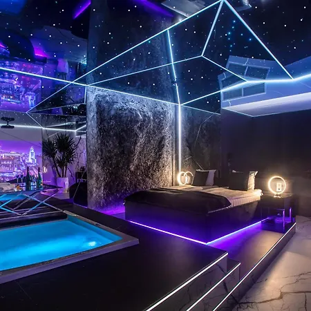 Sky Tower Z Jakuzzi Przy Oknie *