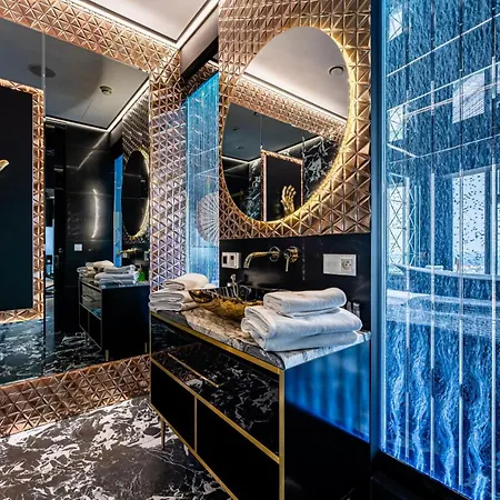 Sky Tower Z Jakuzzi Przy Oknie アパート *