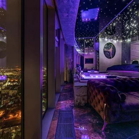 Sky Tower Z Jakuzzi Przy Oknie アパート ヴロツワフ