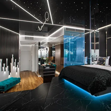 Sky Tower Z Jakuzzi Przy Oknie アパート