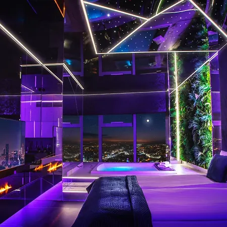 Sky Tower Z Jakuzzi Przy Oknie