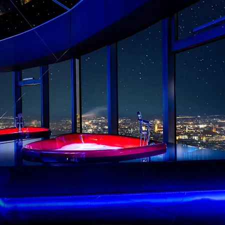Sky Tower Z Jakuzzi Przy Oknie * Wroclaw