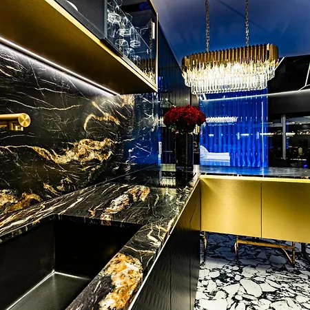 Sky Tower Z Jakuzzi Przy Oknie *