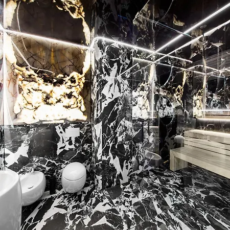 Sky Tower Z Jakuzzi Przy Oknie Apartment *