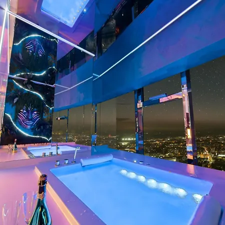 Sky Tower Z Jakuzzi Przy Oknie Apartment Wroclaw