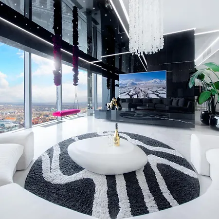 Sky Tower Z Jakuzzi Przy Oknie *