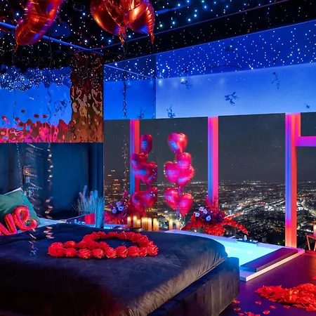 Sky Tower Z Jakuzzi Przy Oknie アパート ヴロツワフ