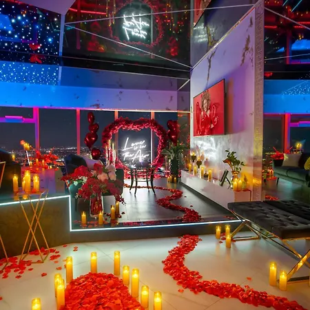 Sky Tower Z Jakuzzi Przy Oknie アパート ヴロツワフ