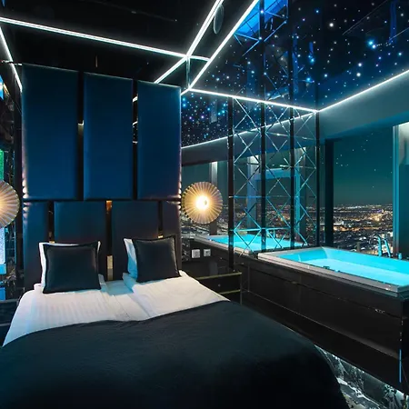 Sky Tower Z Jakuzzi Przy Oknie Apartment Wroclaw