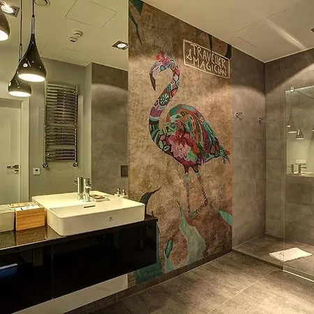 Sky Tower Z Jakuzzi Przy Oknie Wroclaw