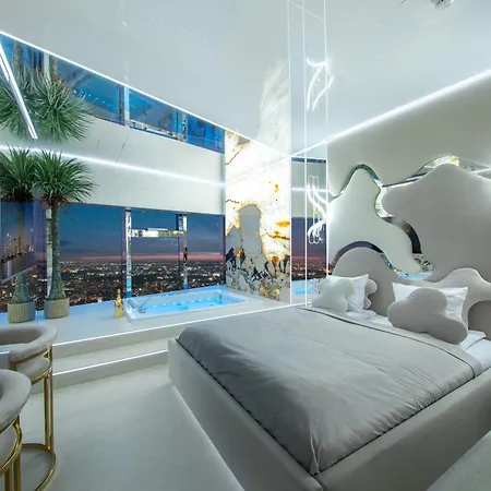 Sky Tower Z Jakuzzi Przy Oknie アパート ヴロツワフ