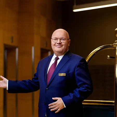 Sky Tower Z Jakuzzi Przy Oknie アパート ヴロツワフ