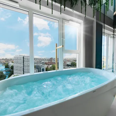 Quorum Z Jacuzzi Z Widokiem Na Odre By Bqqk Wroclaw
