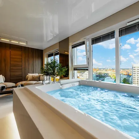Quorum Z Jacuzzi Z Widokiem Na Odre By Bqqk Daire Wroclaw